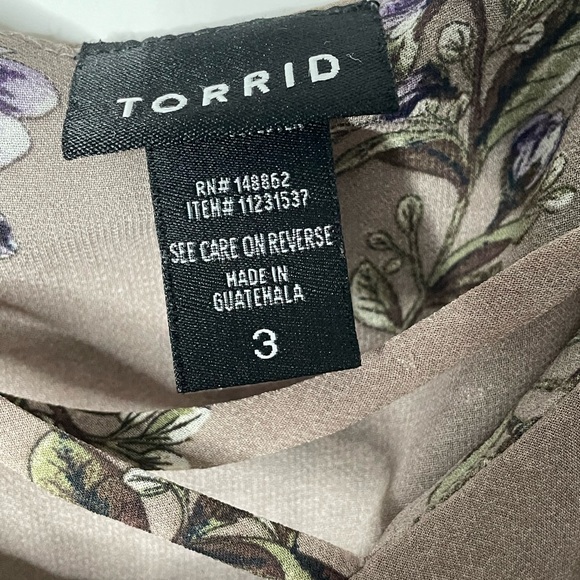 Torrid Floral Ruffle SheerTan with Gold Dots Top  Sz 3X - Picture 3 of 10